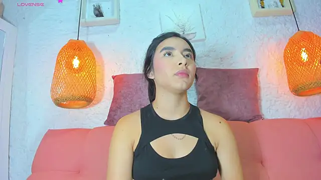 Snapshot of emiily_s chatting on 10.16.25 emiily s online show from 10.16.25