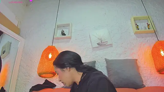 Snapshot of emiily_s chatting on 10.23.25 emiily s online show from 10.23.25