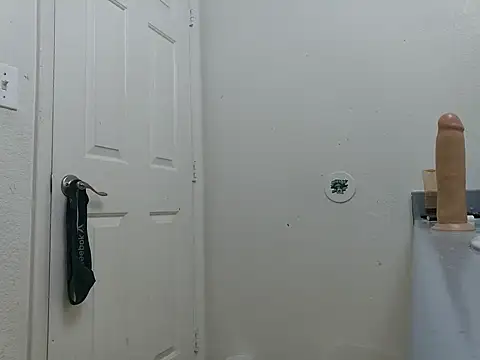 Snapshot of Fuckmyassg00d chatting on 01.14.25 Fuckmyassg00d online show from 01.14.25