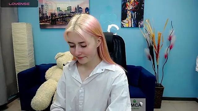 Snapshot of Tweet88 chatting on 12.11.24 Tweet88 online show from 12.11.24