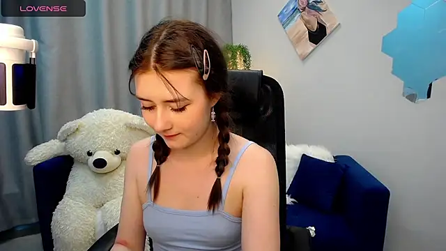 Snapshot of Tweet88 chatting on 03.05.25 Tweet88 online show from 03.05.25