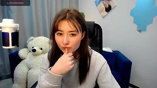 Snapshot of Tweet88 chatting on 03.09.25 Tweet88 online show from 03.09.25