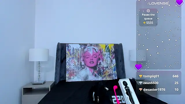 Snapshot of AmberAdams_ chatting on 12.17.24 AmberAdams online show from 12.17.24