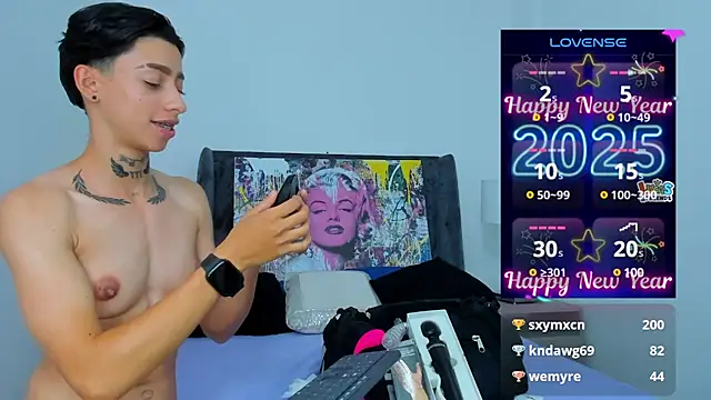 Snapshot of AmberAdams_ chatting on 01.04.25 AmberAdams online show from 01.04.25