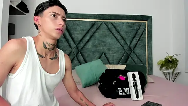 Snapshot of AmberAdams_ chatting on 02.04.25 AmberAdams online show from 02.04.25