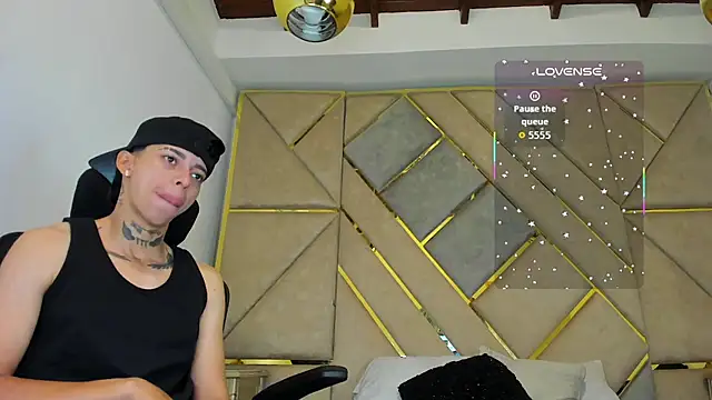 Snapshot of AmberAdams_ chatting on 10.06.25 AmberAdams online show from 10.06.25