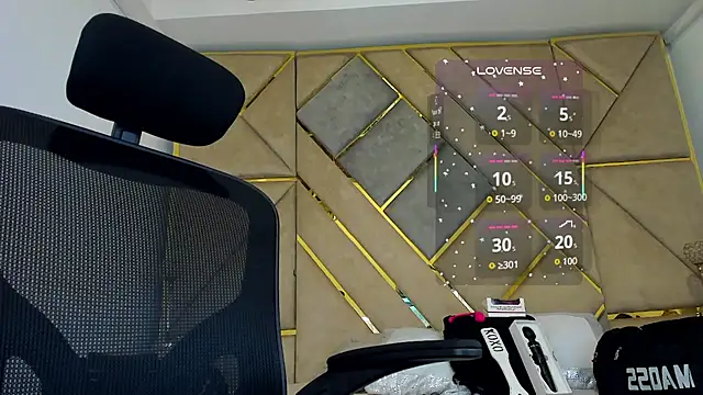 Snapshot of AmberAdams_ chatting on 10.13.25 AmberAdams online show from 10.13.25