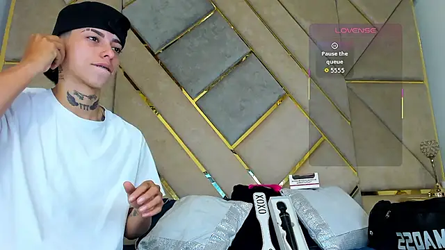 Snapshot of AmberAdams_ chatting on 10.16.25 AmberAdams online show from 10.16.25