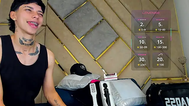 Snapshot of AmberAdams_ chatting on 10.17.25 AmberAdams online show from 10.17.25