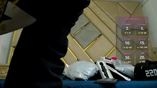 Snapshot of AmberAdams_ chatting on 10.21.25 AmberAdams online show from 10.21.25