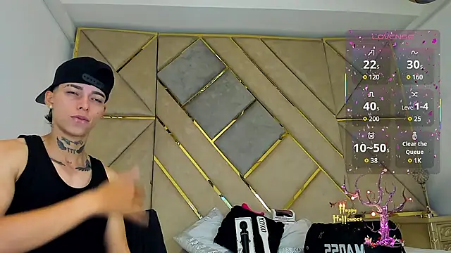 Snapshot of AmberAdams_ chatting on 10.23.25 AmberAdams online show from 10.23.25