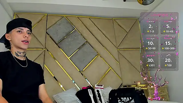 Snapshot of AmberAdams_ chatting on 10.25.25 AmberAdams online show from 10.25.25