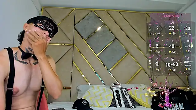 Snapshot of AmberAdams_ chatting on 10.31.25 AmberAdams online show from 10.31.25