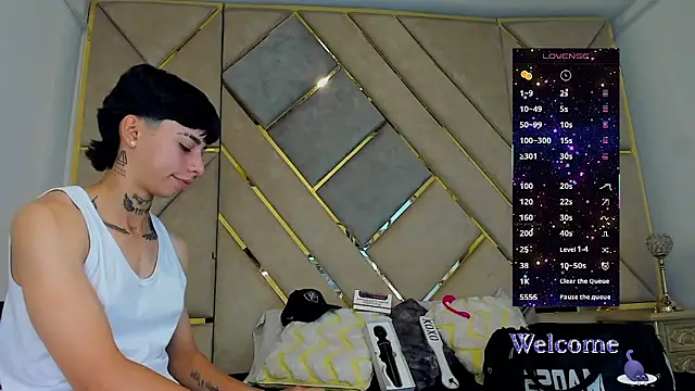 Snapshot of AmberAdams_ chatting on 11.04.25 AmberAdams online show from 11.04.25