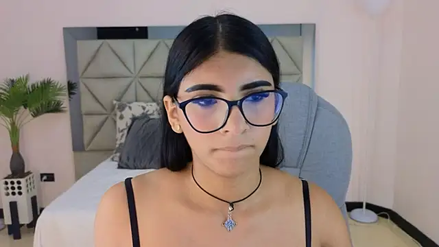 Snapshot of maiaa_ruiz chatting on 11.18.25 maiaa ruiz online show from 11.18.25