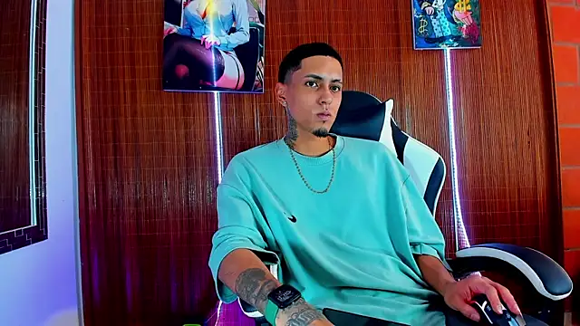 Snapshot of Liam_lee chatting on 02.04.26 Liam lee online show from 02.04.26