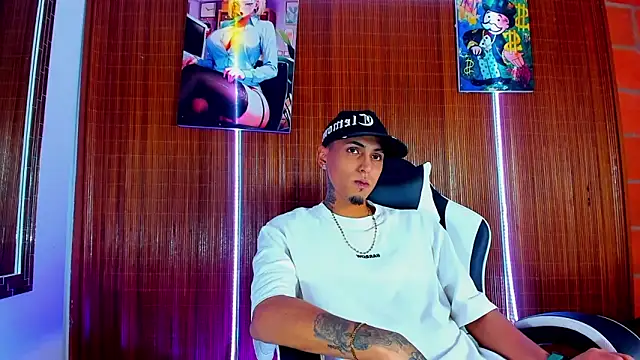 Snapshot of Liam_lee chatting on 02.05.26 Liam lee online show from 02.05.26