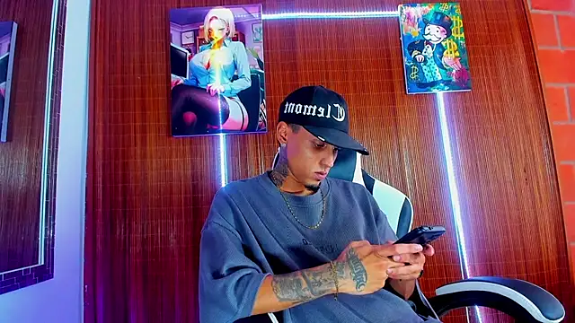 Snapshot of Liam_lee chatting on 02.11.26 Liam lee online show from 02.11.26