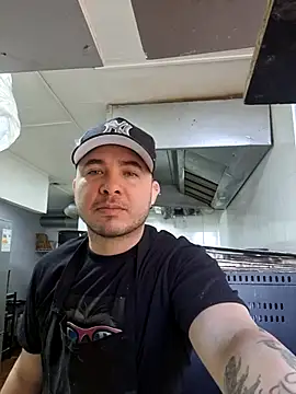 Snapshot of Victorjose3030 chatting on 10.11.25 Victorjose3030 online show from 10.11.25