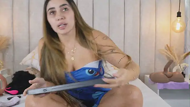 Snapshot of Annyy_Rosse chatting on 11.05.25 Annyy Rosse online show from 11.05.25