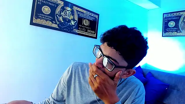 TylerWhite  online show from 01.08.25