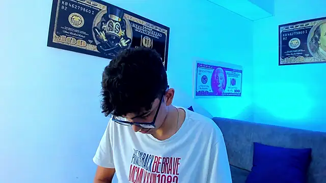 TylerWhite  online show from 01.10.25