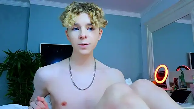 Snapshot of Kudi_Minnt chatting on 01.03.25 Kudi Minnt online show from 01.03.25