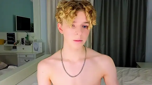 Snapshot of Kudi_Minnt chatting on 01.10.25 Kudi Minnt online show from 01.10.25