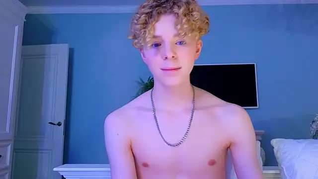 Snapshot of Kudi_Minnt chatting on 02.05.25 Kudi Minnt online show from 02.05.25