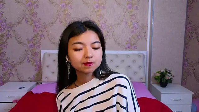 Shy Kira online show from 02.09.25