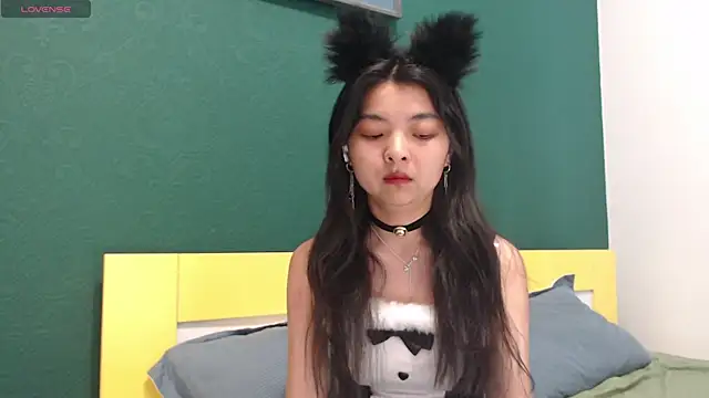 Shy Kira online show from 04.20.26