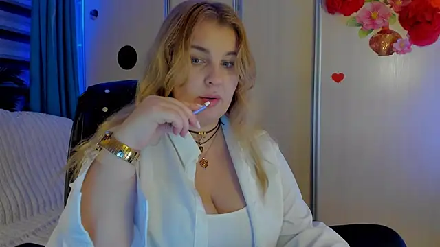 CoraSwon online show from 11.25.25