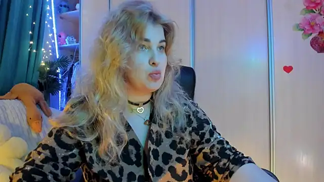 CoraSwon online show from 02.25.26