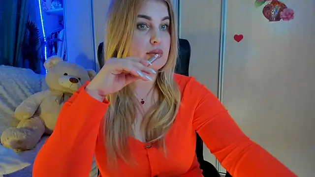 CoraSwon online show from 04.10.26