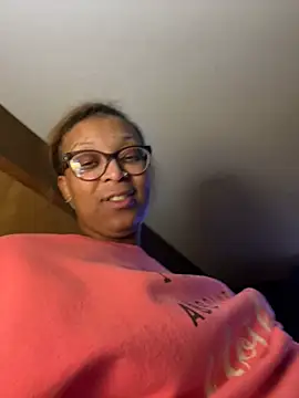 Snapshot of KLoveeee chatting on 01.28.25 KLoveeee online show from 01.28.25