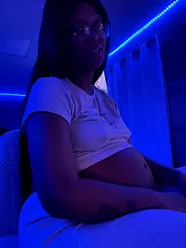 Snapshot of KLoveeee chatting on 10.05.25 KLoveeee online show from 10.05.25