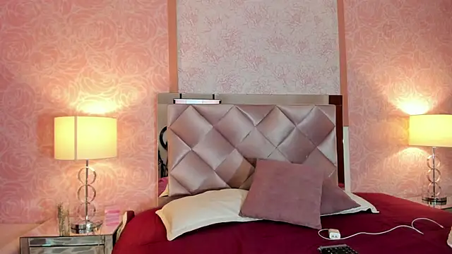 Maxim-Walker online show from 11.16.25