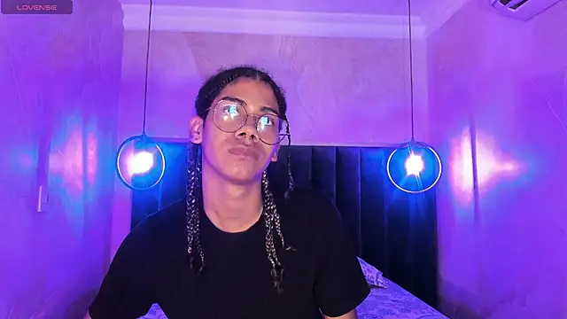 Maxim-Walker online show from 11.22.25