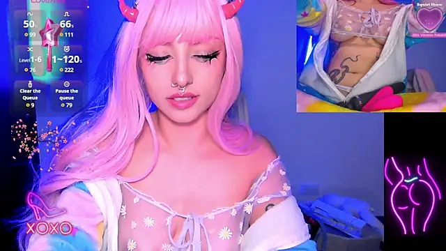 Snapshot of HollyDominic chatting on 02.22.25 HollyDominic online show from 02.22.25