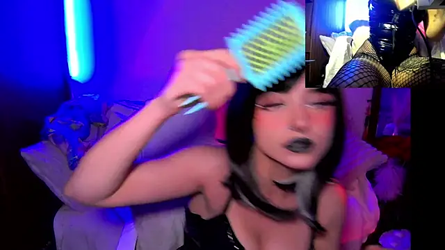 Snapshot of HollyDominic chatting on 10.27.25 HollyDominic online show from 10.27.25