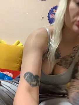 Snapshot of Sextazy chatting on 10.02.25 Sextazy online show from 10.02.25