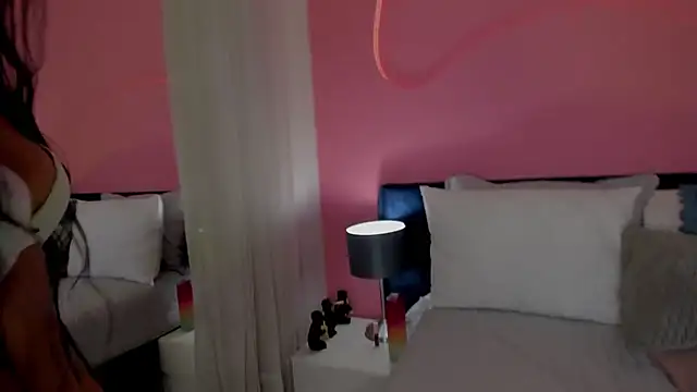 Alaia Manson online show from 02.13.25