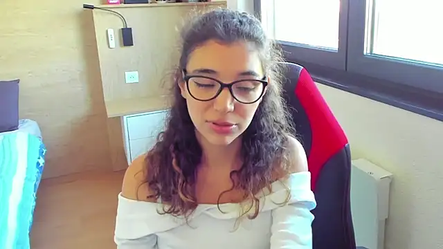 Snapshot of uniquerossie chatting on 10.08.25 uniquerossie online show from 10.08.25