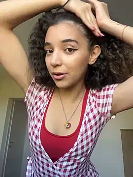 Snapshot of uniquerossie chatting on 11.05.25 uniquerossie online show from 11.05.25