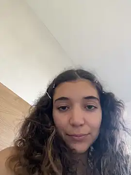 Snapshot of uniquerossie chatting on 11.13.25 uniquerossie online show from 11.13.25