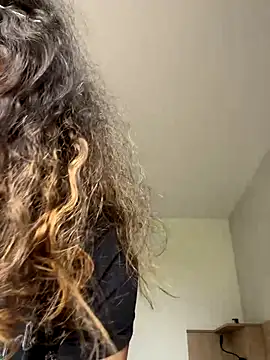 Snapshot of uniquerossie chatting on 11.14.25 uniquerossie online show from 11.14.25