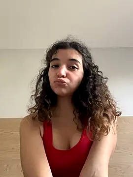 Snapshot of uniquerossie chatting on 11.15.25 uniquerossie online show from 11.15.25