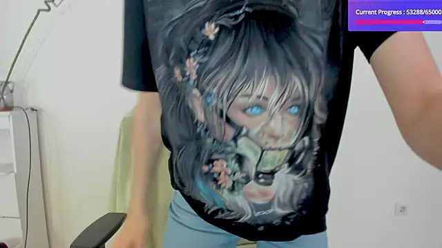 Snapshot of crystalnut chatting on 10.04.25 crystalnut online show from 10.04.25