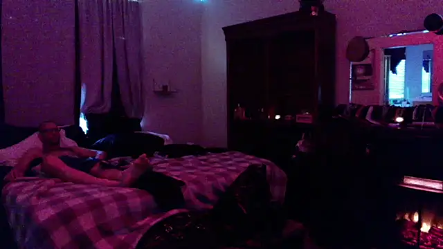 iBoneher69 online show from 11.21.25