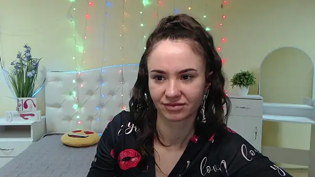 KaraCriegs online show from 01.20.25